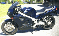 VFR 750F tm. modrá